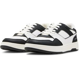 NWT Madden Girl Mtinker Sneaker